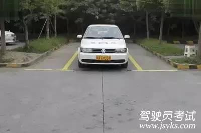 科目二考试：倒车入库及侧方停车超详细点位介绍