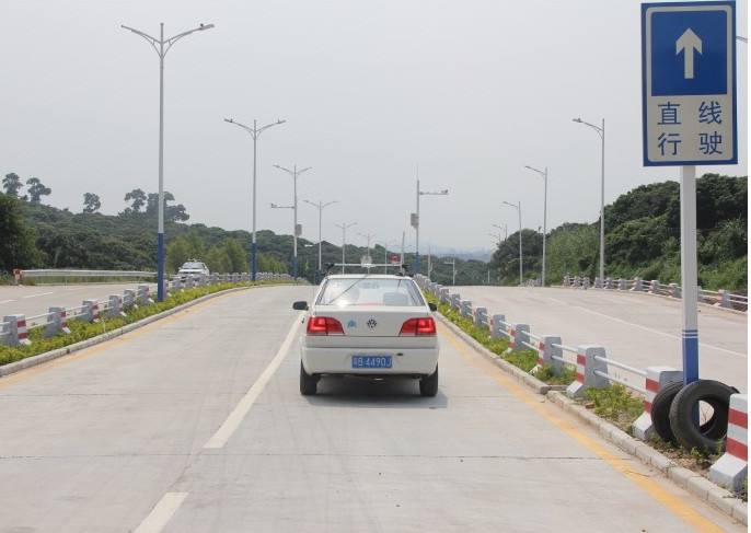 科目三直线行驶老跑偏？试试这几个方法 第1张-库车驾校排名-报名电话-价格表-考驾照流程-科目考试技巧