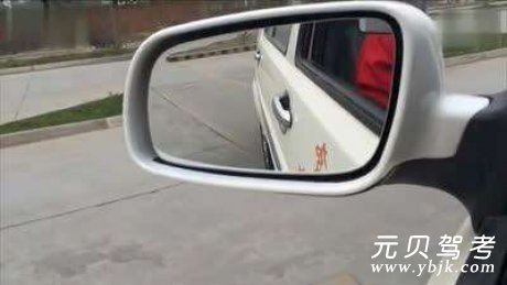 科目二后视镜的标准调法是什么？教练：后视镜调好，成功三分之一